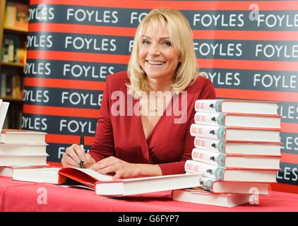 Helen Fielding " Bridget Jones - Mad su Boy' firma - Londra Foto Stock