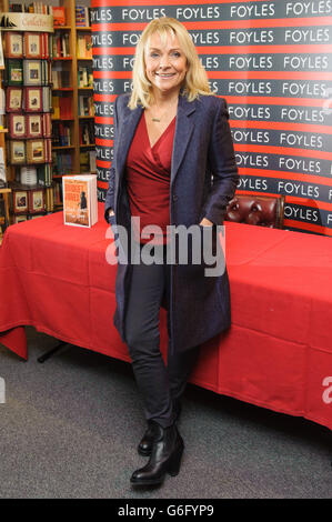 L'autrice Helen Fielding partecipa a una fotocellula prima di una sessione di firma per il suo nuovo libro 'Bridget Jones - Mad About the Boy', a Foyles, nel centro di Londra. Foto Stock