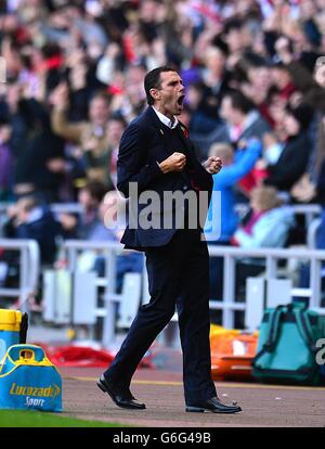 Calcio - Barclays Premier League - Sunderland / Newcastle United - Stadio della luce. Il manager Sunderland Gustavo Poyet festeggia dopo il primo obiettivo del gioco del suo lato Foto Stock