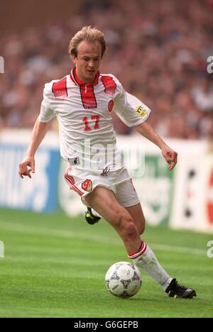 Euro 96 calcio - Portogallo contro Turchia, Nottingham. Ercan Abdullah, Turchia Foto Stock