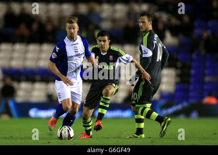 Il Wade Elliott di Birmingham (a sinistra) si trova sulla Oussama di Stoke City Assaidi e Marko Arnautovic (a destra) Foto Stock