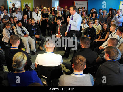 Cameron visite Carillion PLC Foto Stock