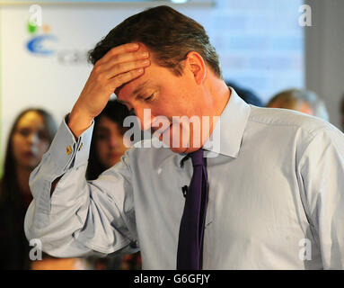 Cameron visite Carillion PLC Foto Stock