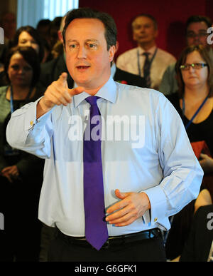 Cameron visite Carillion PLC Foto Stock