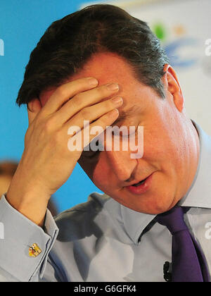 Cameron visite Carillion PLC Foto Stock