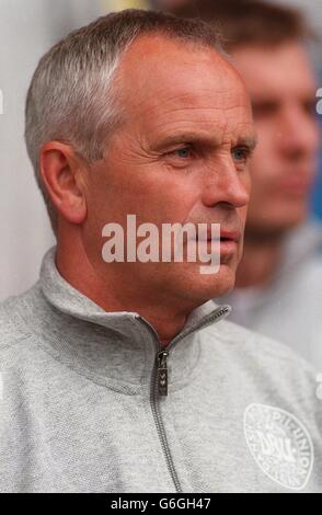 Turchia contro Danimarca, Euro 96 calcio. Richard Moller Nielsen allenatore di Danimarca Foto Stock