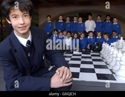 David Howells, di 11 anni, di Eastbourne, durante l'At The Art of Chess alla Somerset House di Londra. David, la persona più giovane che abbia mai battuto un Grand Master, è impostato per giocare gli studenti provenienti dal nord di Londra in 20 partite simultanee. Foto Stock