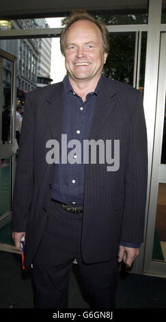 Clive Anderson arriva per la prima mondiale di beneficenza del nuovo film Blackball all'Odeon West End di Londra, Leicester Square. Foto Stock