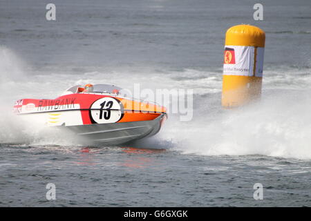 Il Rawbank Racing Team durante la cerimonia inaugurale Scottish Grand Prix del mare, tenutasi a Greenock sul Firth of Clyde. Foto Stock