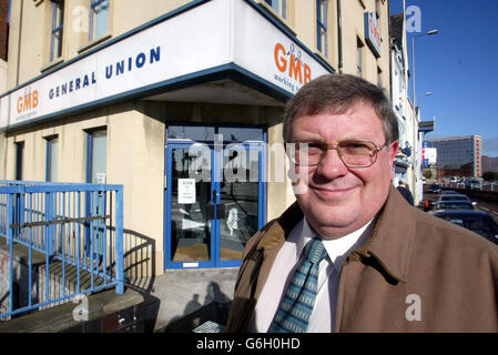 Andy McGivern, leader della GMB Union a Belfast. L'unionista McGivern di Belfast spera di realizzare un'ambizione a lungo cara alla conferenza del Partito laburista. Da giovane ha sempre sognato di poter essere un giorno membro del Partito laburista. Ma secondo le regole del partito, nessuno da Belfast, Ballymena o Ballynahinch può essere un membro ma potete unire il lavoro a Birmingham, Barnsley o persino Bagdad. Questa settimana spera di cambiare tutto ciò a Bournemouth. Foto Stock