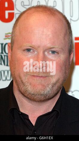 L'attore EastEnders Steve McFadden arriva per l'Inside SOAP Awards 2003 a la Rascasse, nel centro di Londra. Foto Stock