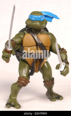 Teenage Mutant Ninja Turtle, uno dei primi 10 giocattoli che i bambini si aspettano di volere per Natale, in mostra a Dream Toys 2003. Uno dei giocattoli più venduti degli anni '80, sono destinati a fare un negozio di giocattoli di ritorno di Natale boss detto. * un'altra delle preferite di un tempo è Barbie attraverso la vendita di una versione "Lago wan" della bambola, secondo la British Association of Toy Retailers (BATR). Foto Stock