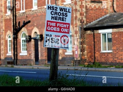 Una vista generale di un cartello anti HS2 a Whittington, Staffordshire. Foto Stock