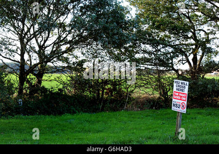 Una vista generale di un cartello anti HS2 a Whittington, Staffordshire. Foto Stock