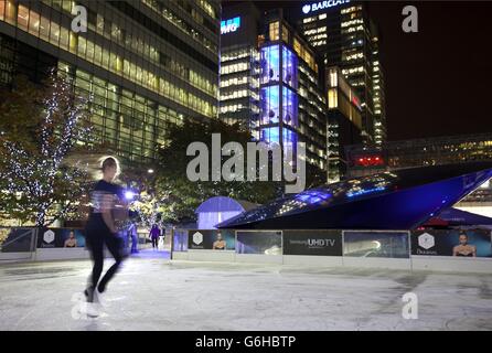 Il lancio ufficiale di Ice Rink, Canary Wharf a Londra, la pista è più grande che mai con l'unico Skate Path di Londra. Foto Stock