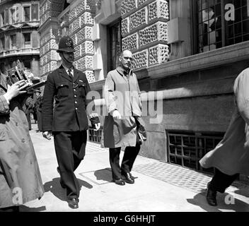 PC Thomas Ledger arriva all'Old Bailey per il Christie Trial. Foto Stock