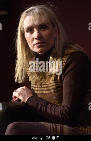 L'attrice Saskia Wickham durante la fotocall per giocare, "Wait Until Dark" al Garrick Theatre nel centro di Londra. È la prima rinascita del West End del thriller dalla sua produzione originale nel 1966. Foto Stock