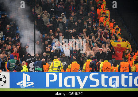 Calcio - UEFA Champions League - Gruppo D - Manchester City v CSKA Moscow - Etihad Stadium. CSKA Mosca tifosi in stand Foto Stock