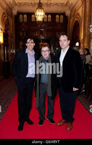 Stephen Mangan, Mark Hadfield e Matthew MacFadyen frequentano la serata stampa di Jeeves&amp; Wooster al National Liberal Club al Royal Horseguards Hotel di Londra. Foto Stock