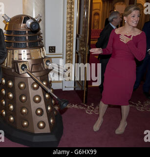 Medico che la ricezione a Buckingham Palace Foto Stock