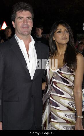 Il giudice del Pop Idol Simon Cowell e Jackie St Clair arrivano per l'annuale National Television Awards alla Royal Albert Hall nel centro di Londra. Foto Stock