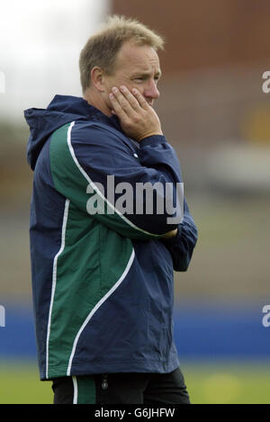 Allenatore Eddie o'Sullivan durante la sessione di allenamento in Irlanda al Whittten Oval in vista di questo weekend Pool UNO scontro con l'Australia nella Coppa del mondo di Rugby. Foto Stock