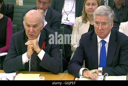 Il Segretario commerciale vince Cable e il Ministro degli Affari Michael Fallon (a destra) risponde alle domande poste di fronte al Comitato di selezione per le imprese, l'innovazione e le competenze della Camera dei Comuni, nel centro di Londra, sulla privatizzazione della Royal Mail. Foto Stock