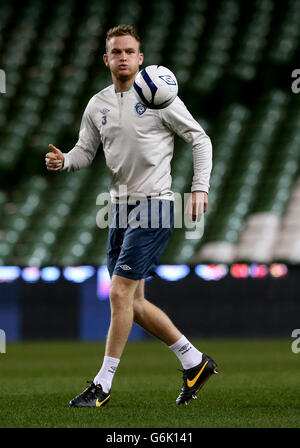 Calcio - International friendly - Repubblica d'Irlanda / Lettonia - Repubblica d'Irlanda Training and Press Conference - Aviva St.. Alex Pearce della Repubblica d'Irlanda durante la sessione di allenamento all'Aviva Stadium di Dublino, Irlanda. Foto Stock