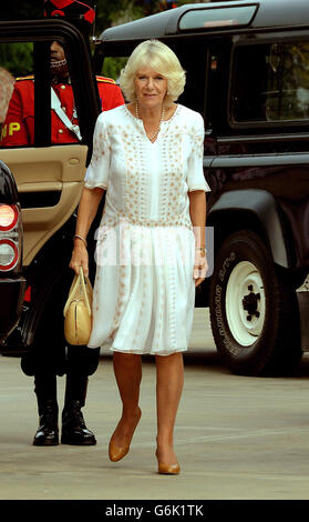 La Duchessa di Cornovaglia arriva per il Commonwealth Heads of Government Meeting (CHOGM), al Nelum Pokuna Theatre di Colombo, Sri Lanka. Foto Stock