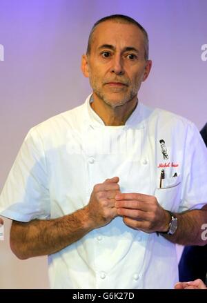 Chef Michel Roux, Jr all'apertura del BBC Good Food Show di Londra presso il centro espositivo Olympia di Londra. Foto Stock