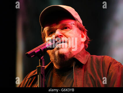 Michael Moore, autore e regista di documentari, esegue la sua nuova mostra personale con materiale tratto dal suo nuovo libro "Dude, Where's My Country" al Palladium nel centro di Londra. Foto Stock