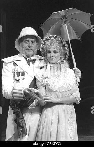 Teatro - George Cole - "I Pirati di Penzance' - Theatre Royal Drury Lane, Londra Foto Stock