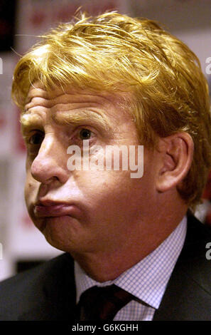 Il manager di Southampton Gordon Strachan durante una conferenza stampa post-partita dopo la sua partita fa Barclaycard Premiership contro Chelsea al St Mary's Stadium di Southampton. Strachan è stato recentemente legato alla posizione manageriale vacante di Leeds United. Chelsea ha vinto 1-0. Foto Stock