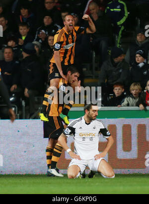 David Meyler (top) di Hull City festeggia dopo che il suo compagno di squadra Danny Graham (a sinistra) segna il suo obiettivo di apertura della squadra Foto Stock