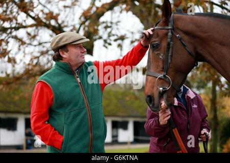 Horse Racing - Nicky Henderson visita stabile - Sette tumuli Foto Stock