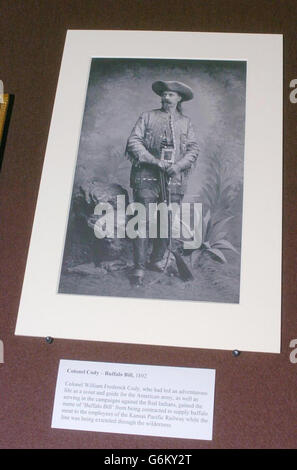 Un ritratto di Buffalo Bill che fu visto dalla regina Elisabetta II e dal presidente degli Stati Uniti George Bush durante un tour della Queen's Gallery a Buckingham Palace, all'inizio della visita di stato del presidente in Gran Bretagna. In seguito, Bush avrebbe tenuto un discorso presso la Banqueting Hall di Whitehall e avrebbe visitato l'ambasciata degli Stati Uniti. Foto Stock