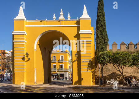 SIVIGLIA, SPAGNA - 16 MARZO 2016: Puerta de la Macarena (porta Macarena) nelle mura della città Foto Stock