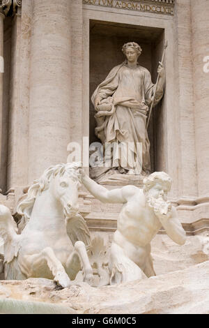 La fontana di Trevi o la Fontana di Trevia a Roma Italia Foto Stock