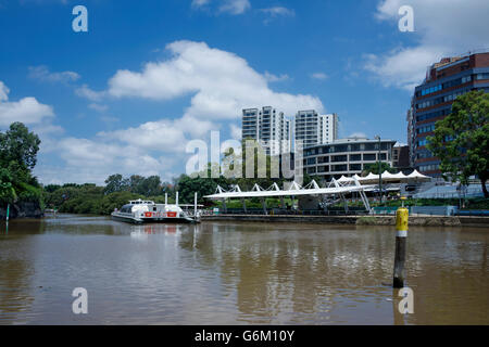 Parramatta River e moderni edifici Sydney Parramatta NSW Australia Foto Stock