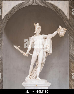 Il Museo del Vaticano, la statua in marmo di Perseo recise la testa di Medusa di Antonio Canova, Roma, Italia Foto Stock