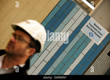 Il Ministro vede stazione essendo costruito Foto Stock