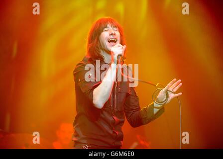 Bobby Gillespie di Primal Scream si esibisce al Winter Wonderland 2013 di XFM, all'O2 Apollo Manchester. Foto Stock