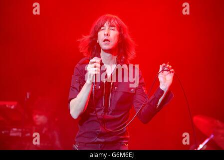 XFM Winter Wonderland - Manchester. Bobby Gillespie di Primal Scream suona alla Winter Wonderland 2013 della XFM, all'O2 Apollo Manchester. Foto Stock