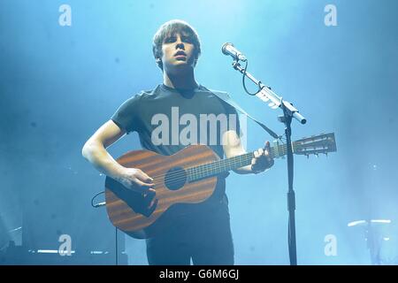 Jake Bugg si esibisce al Winter Wonderland 2013 di XFM, all'O2 Apollo Manchester. Foto Stock