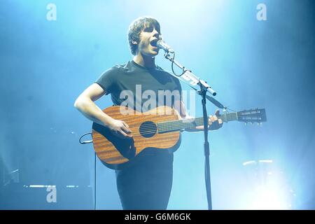 Jake Bugg si esibisce al Winter Wonderland 2013 di XFM, all'O2 Apollo Manchester. Foto Stock