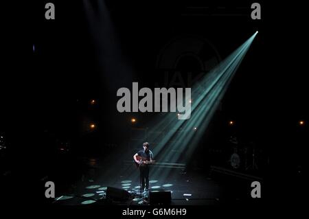 Jake Bugg si esibisce al Winter Wonderland 2013 di XFM, all'O2 Apollo Manchester. Foto Stock