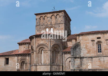 Abside. Colegiata y Claustro de Santa Juliana (Collegiata). Santillana del Mar Cantabria. Spagna. Foto Stock