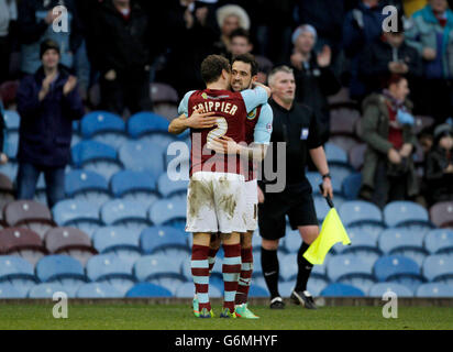 Calcio - Sky Bet Championship - Burnley / Huddersfield Town - Turf Moor. Il Burnley's Danny Ings (a destra) celebra il suo secondo obiettivo con Kieran Trippier durante la partita del campionato Sky Bet al Turf Moor di Burnley. Foto Stock