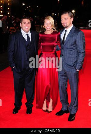 Leonardo DiCaprio, Margot Robbie e Jonah Hill arrivano per la prima britannica del lupo di Wall Street, presso la piazza Odeon Leicester, Londra. Foto Stock