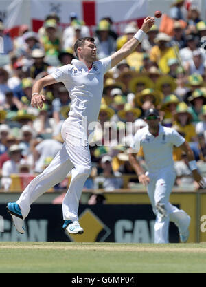 Cricket - le ceneri 2013-14 - Terza giornata di test a uno - Australia v Inghilterra - WACA Foto Stock